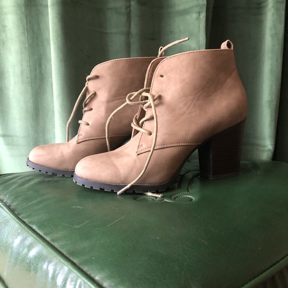 Women’s Tan Lace Up Ankle Boots Size 6US! ✨ - Picture 6 of 9